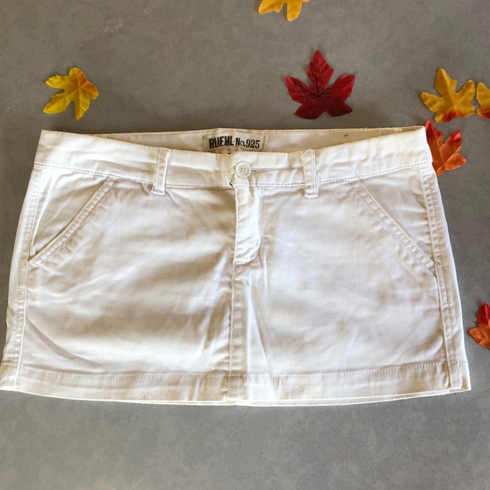 Perfect white skirt!! ❤️